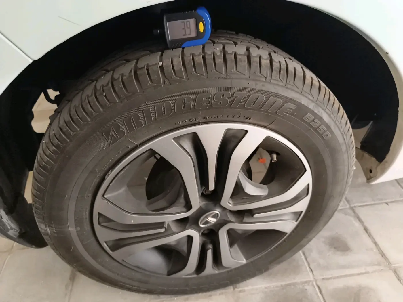 2021 Tata Tiago XZ PETROL, Petrol, Manual, 23,747 km, tyre