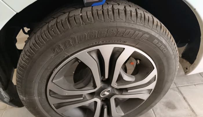 2021 Tata Tiago XZ PETROL, Petrol, Manual, 23,747 km, tyre