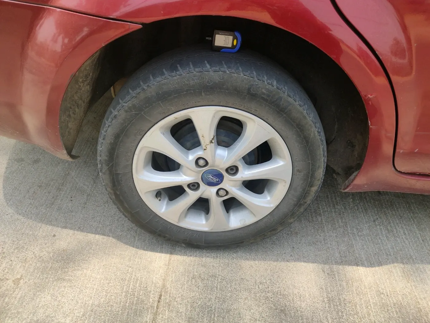 2014 Ford Fiesta TITANIUM DIESEL, Diesel, Manual, 1,77,896 km, tyre