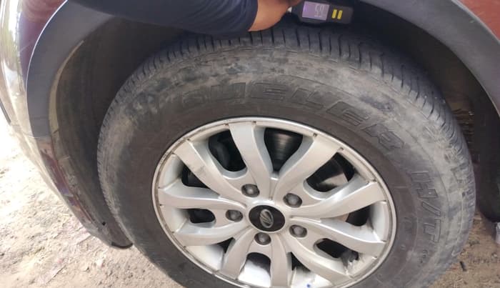 2018 Mahindra XUV500 W9, Diesel, Manual, 53,058 km, tyre