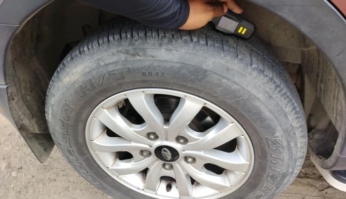 2018 Mahindra XUV500 W9, Diesel, Manual, 53,058 km, tyre