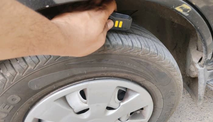 2015 Maruti Eeco 5 STR WITH A/C+HTR, Petrol, Manual, 1,00,518 km, tyre