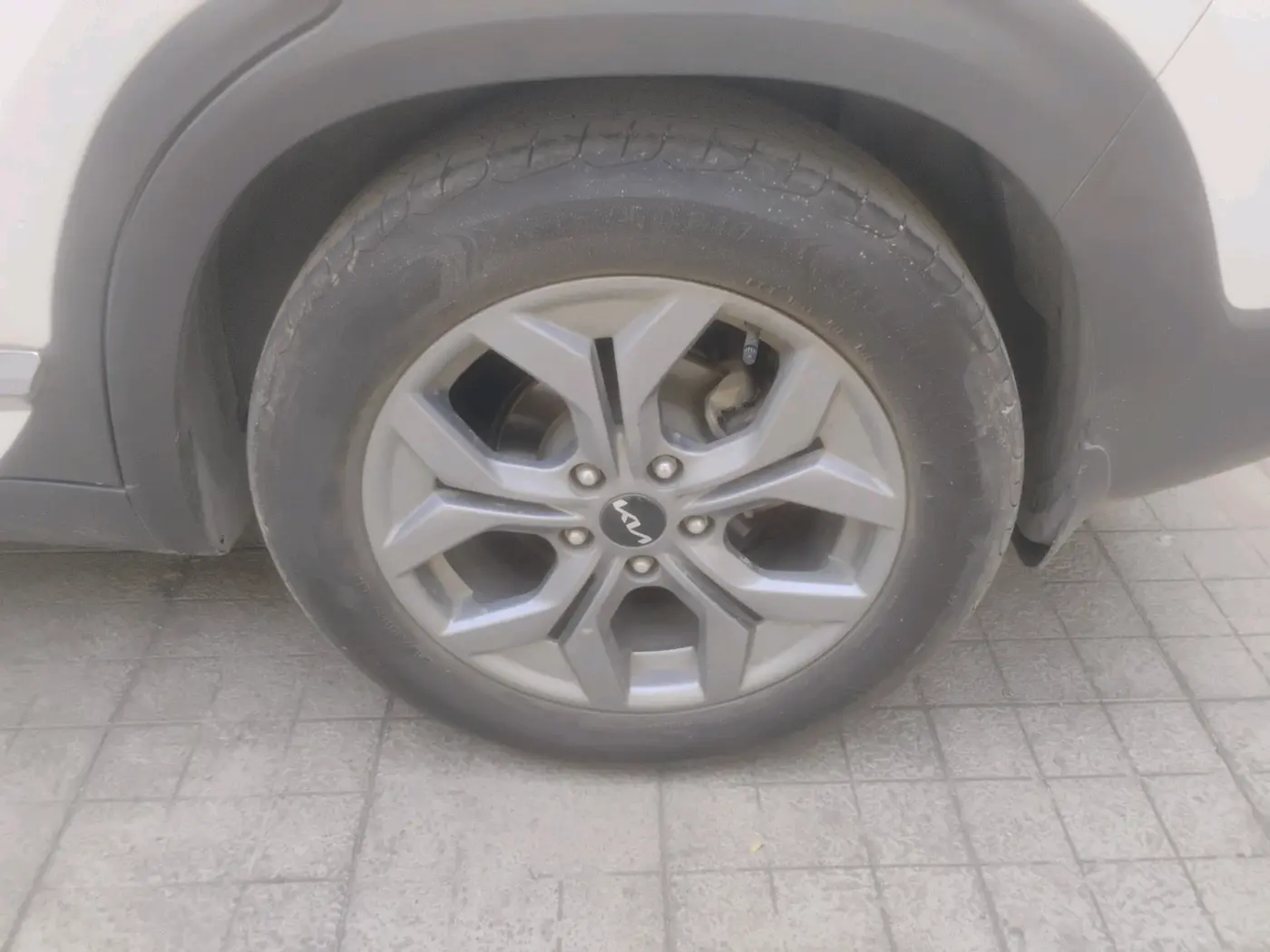 2024 KIA SELTOS  HTX 1.5 PETROL MT, Petrol, Manual, 27,864 km, tyre