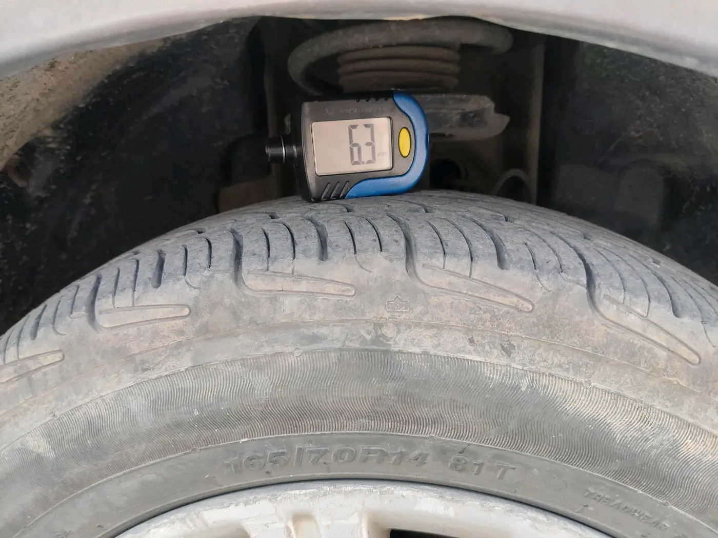 2016 Tata Tiago XT PETROL, CNG, Manual, 96,749 km, tyre