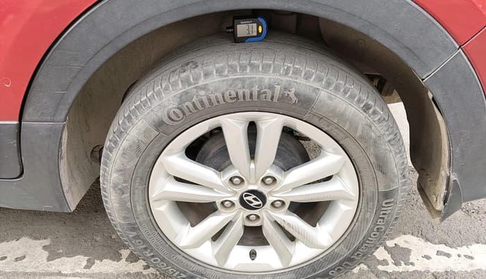 2015 Hyundai Creta SX 1.6 DIESEL, Diesel, Manual, 2,04,244 km, tyre