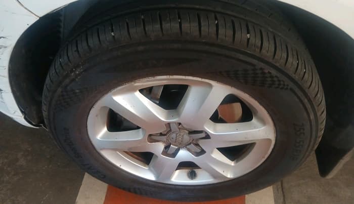 2014 Audi Q7 3.0 TDI QUATTRO, Diesel, Automatic, 1,02,556 km, tyre