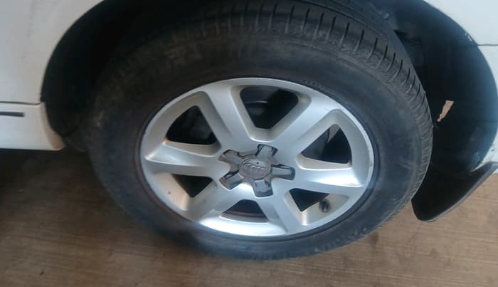 2014 Audi Q7 3.0 TDI QUATTRO, Diesel, Automatic, 1,02,556 km, tyre