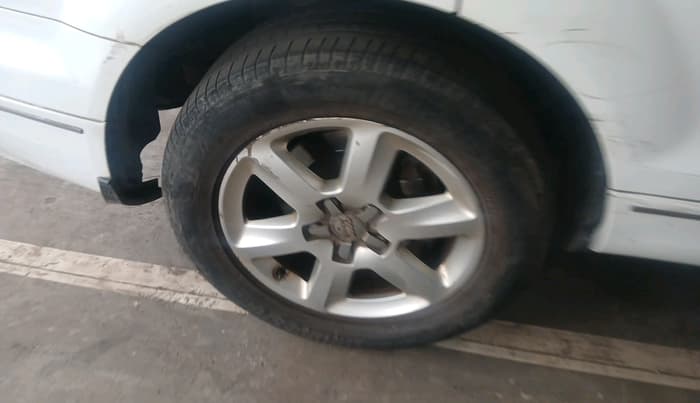 2014 Audi Q7 3.0 TDI QUATTRO, Diesel, Automatic, 1,02,556 km, tyre