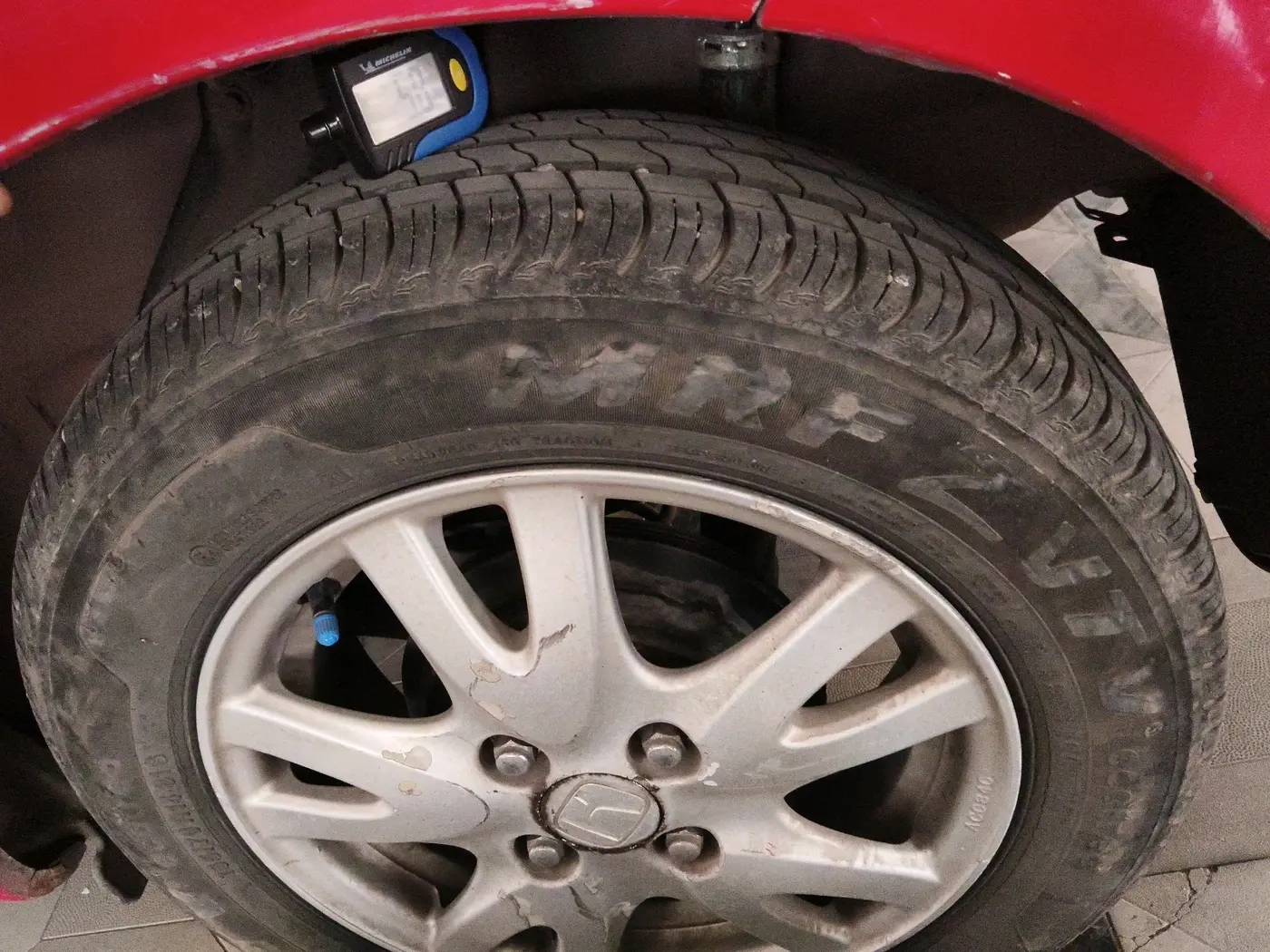 2013 Honda Brio VX AT, Petrol, Automatic, 67,182 km, tyre