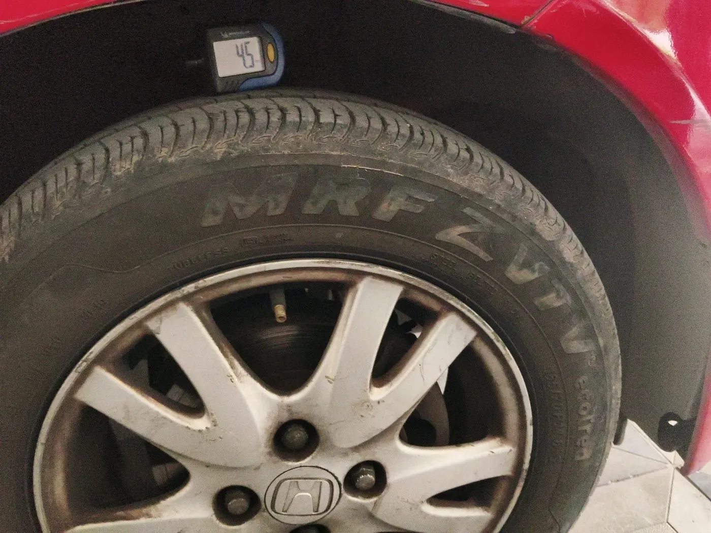 2013 Honda Brio VX AT, Petrol, Automatic, 67,182 km, tyre