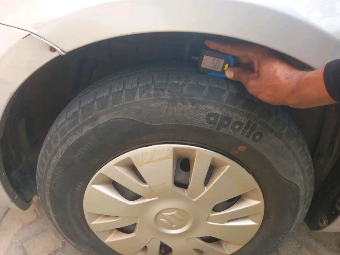 2013 Maruti Swift VXI, Petrol, Manual, 79,845 km, tyre