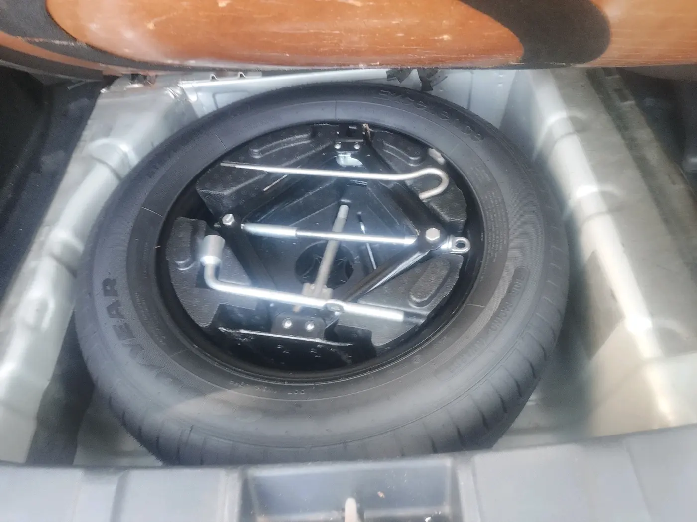 2019 Tata NEXON XZ PLUS PETROL, Petrol, Manual, 1,23,452 km, tyre