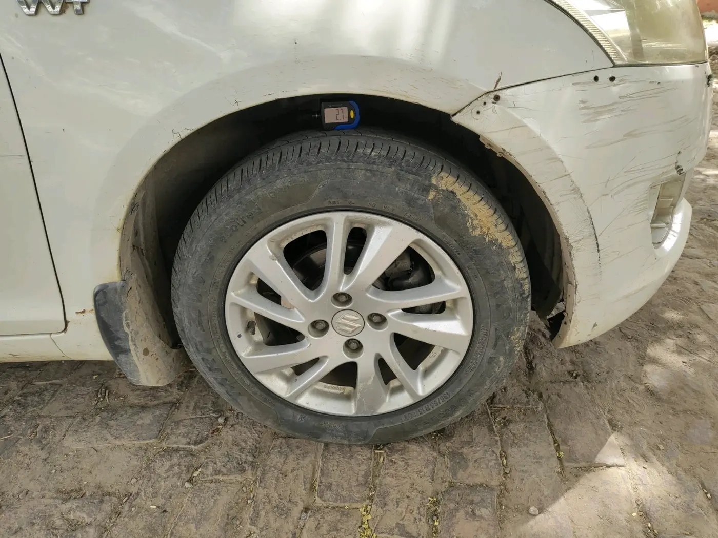 2011 Maruti Swift ZXI, CNG, Manual, 1,34,891 km, tyre