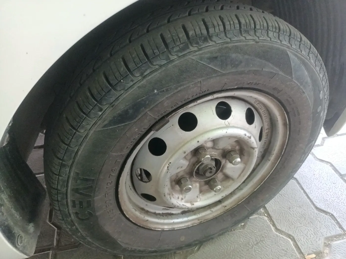 2012 Hyundai Eon ERA + LPG, Petrol, Manual, 90,226 km, tyre