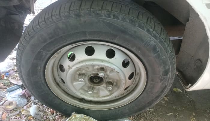 2012 Hyundai Eon ERA + LPG, Petrol, Manual, 90,226 km, tyre