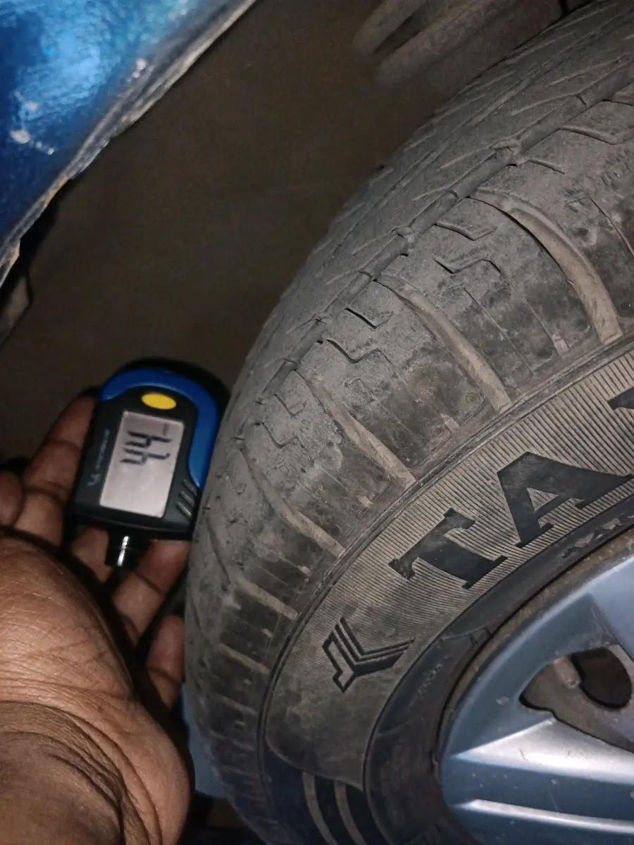 2012 Maruti Alto LXI CNG, CNG, Manual, 1,02,886 km, tyre