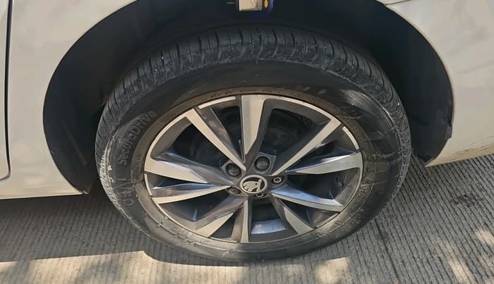2022 Skoda SLAVIA STYLE 1.5L TSI DSG, Petrol, Automatic, 32,325 km, tyre