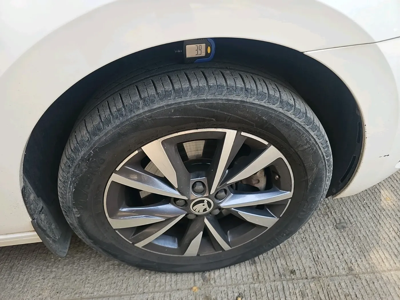 2022 Skoda SLAVIA STYLE 1.5L TSI DSG, Petrol, Automatic, 34,370 km, tyre