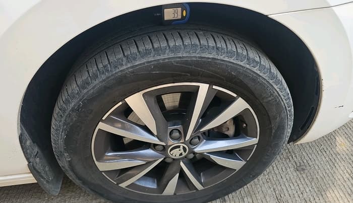 2022 Skoda SLAVIA STYLE 1.5L TSI DSG, Petrol, Automatic, 32,325 km, tyre