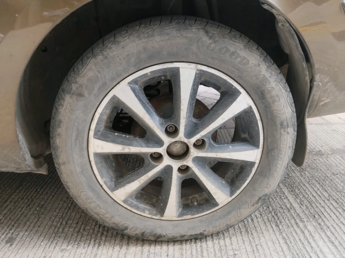 2011 Tata Manza AURA SAFIRE, CNG, Manual, 83,013 km, tyre