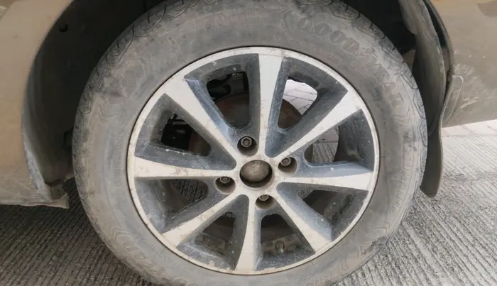 2011 Tata Manza AURA SAFIRE, CNG, Manual, 83,013 km, tyre