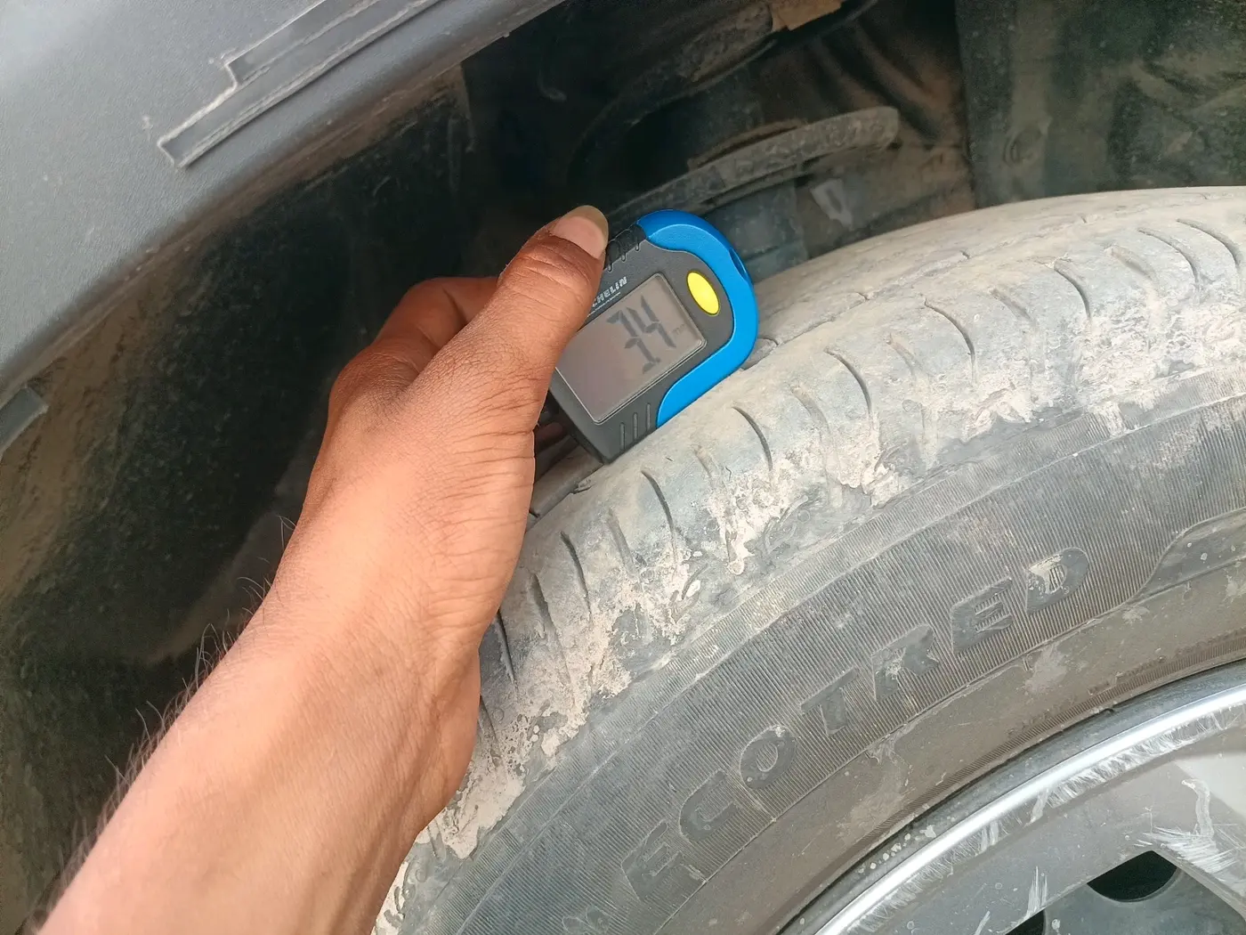 2025 Maruti BREZZA LXI S- CNG, CNG, Manual, 25,083 km, tyre