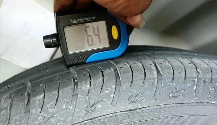 2025 Maruti BREZZA LXI S- CNG, CNG, Manual, 25,083 km, tyre
