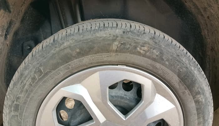 2025 Maruti BREZZA LXI S- CNG, CNG, Manual, 25,083 km, tyre
