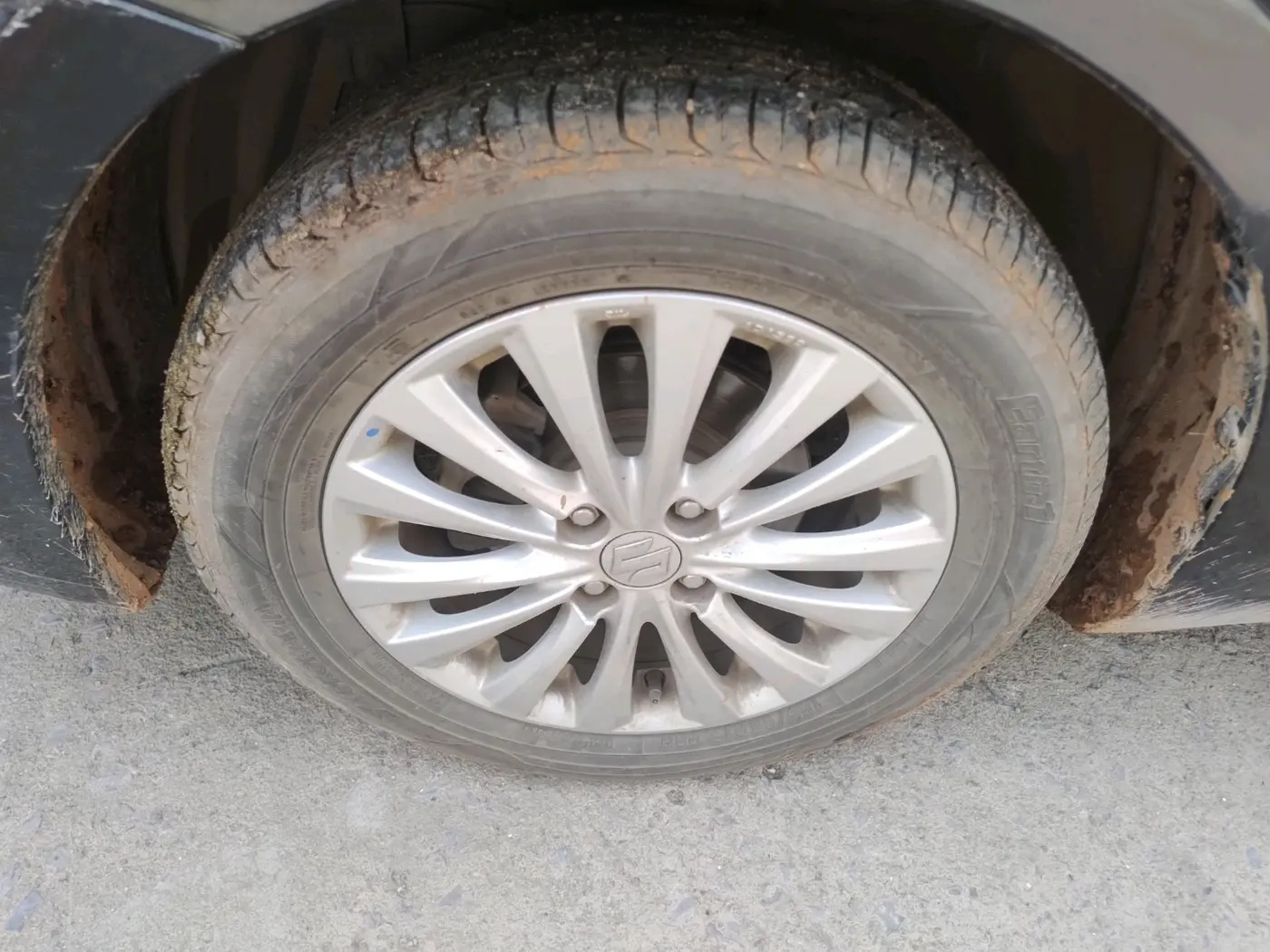 2023 Maruti Ciaz ZETA AT 1.5  SHVS PETROL, Petrol, Automatic, 95,449 km, tyre