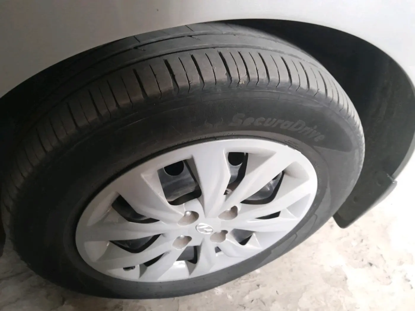 2017 Hyundai Verna 1.6 E CRDI, Diesel, Manual, 88,737 km, tyre