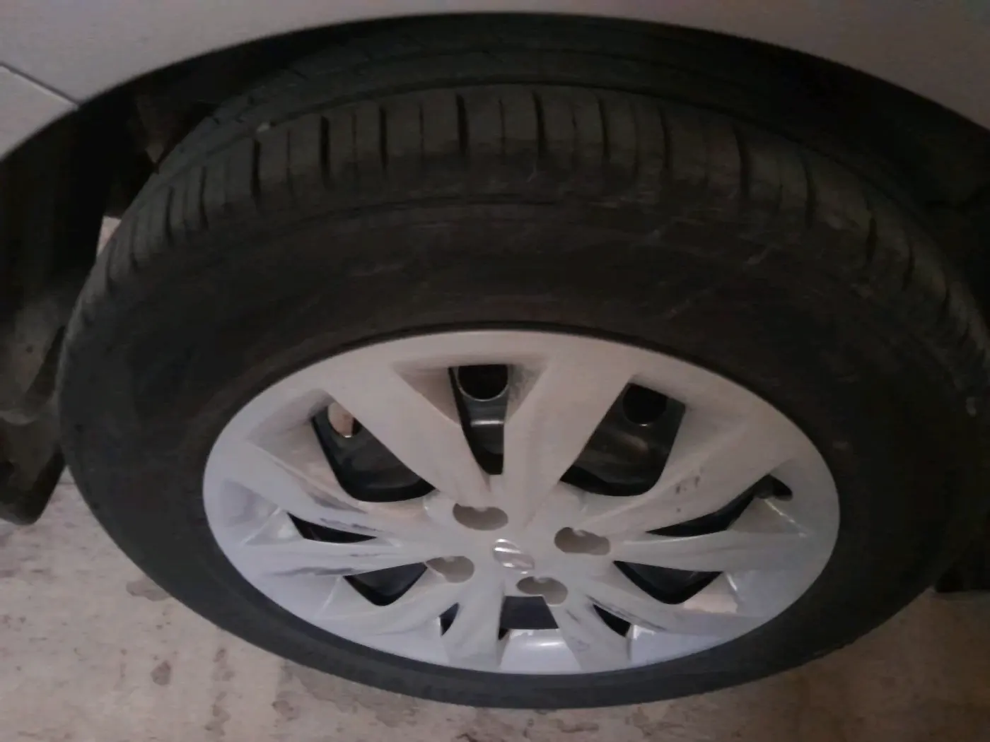 2017 Hyundai Verna 1.6 E CRDI, Diesel, Manual, 88,737 km, tyre