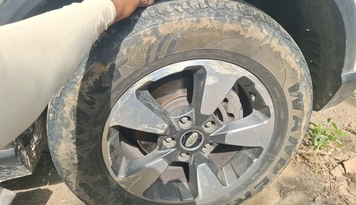 2019 Mahindra ALTURAS G4 4WD AT, Diesel, Automatic, 93,577 km, tyre