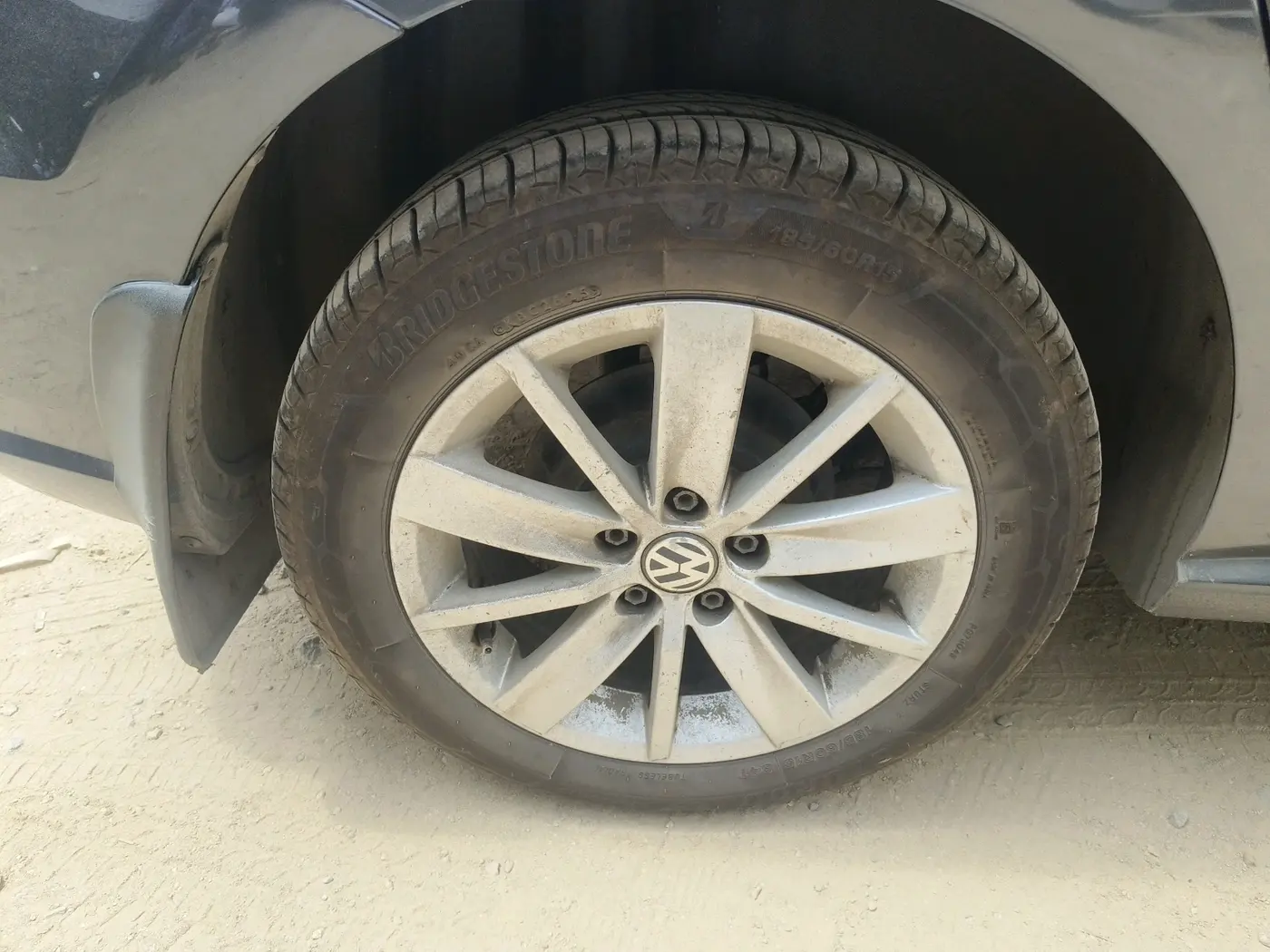 2016 Volkswagen Ameo HIGHLINE1.5L, Diesel, Manual, 1,20,465 km, tyre