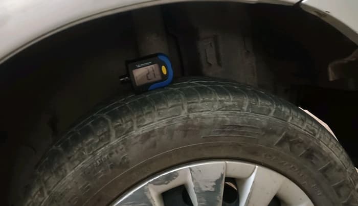 2015 Toyota Etios Liva V, Petrol, Manual, 69,812 km, tyre