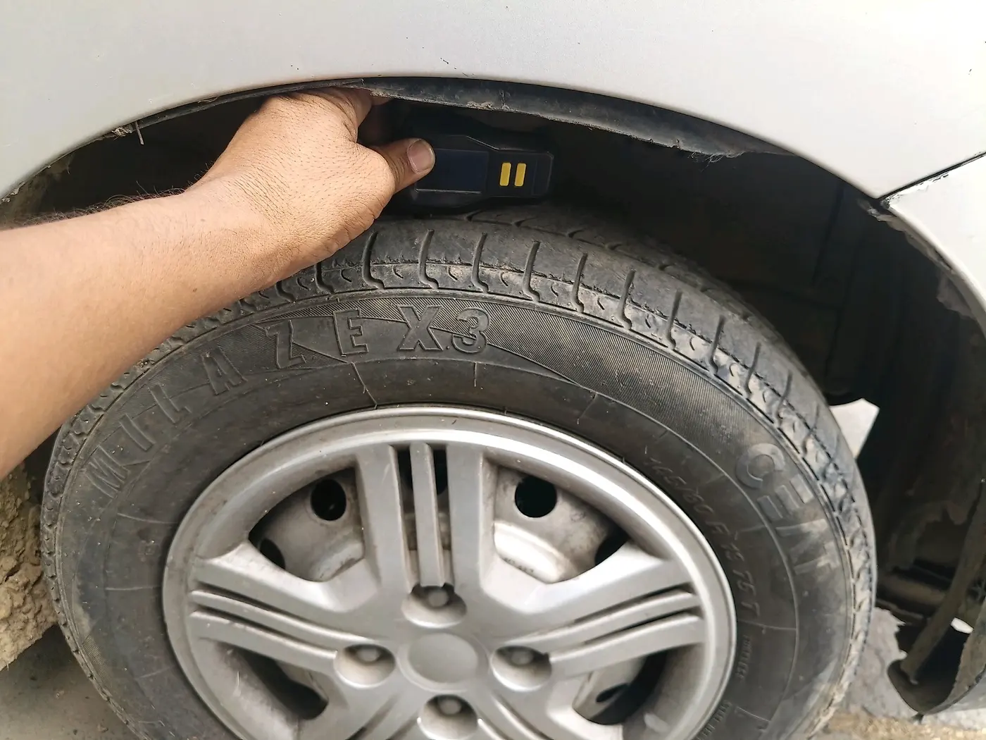 2012 Maruti Wagon R 1.0 LXI, CNG, Manual, 1,14,087 km, tyre