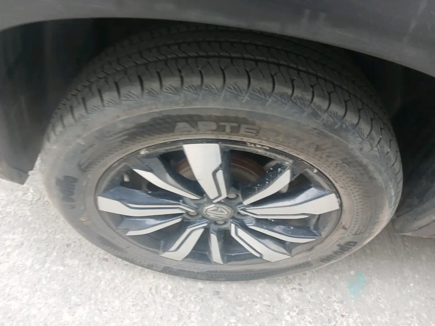 2019 MG HECTOR SHARP 2.0 DIESEL, Diesel, Manual, 1,23,650 km, tyre