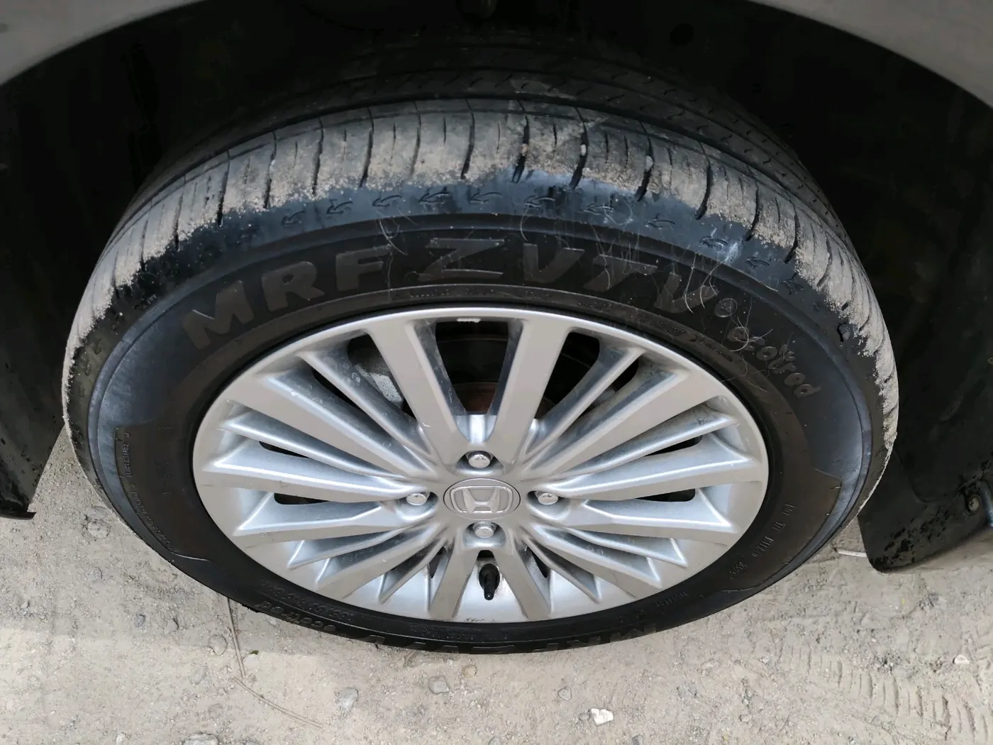 2025 Honda Amaze 1.2L I-VTEC VX CVT, Petrol, Automatic, 9,069 km, tyre