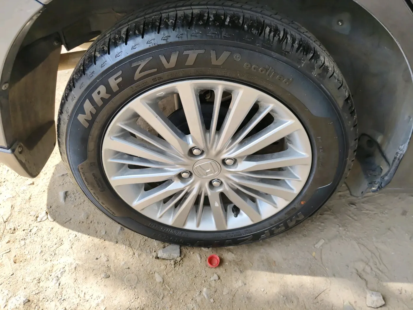 2025 Honda Amaze 1.2L I-VTEC VX CVT, Petrol, Automatic, 9,069 km, tyre