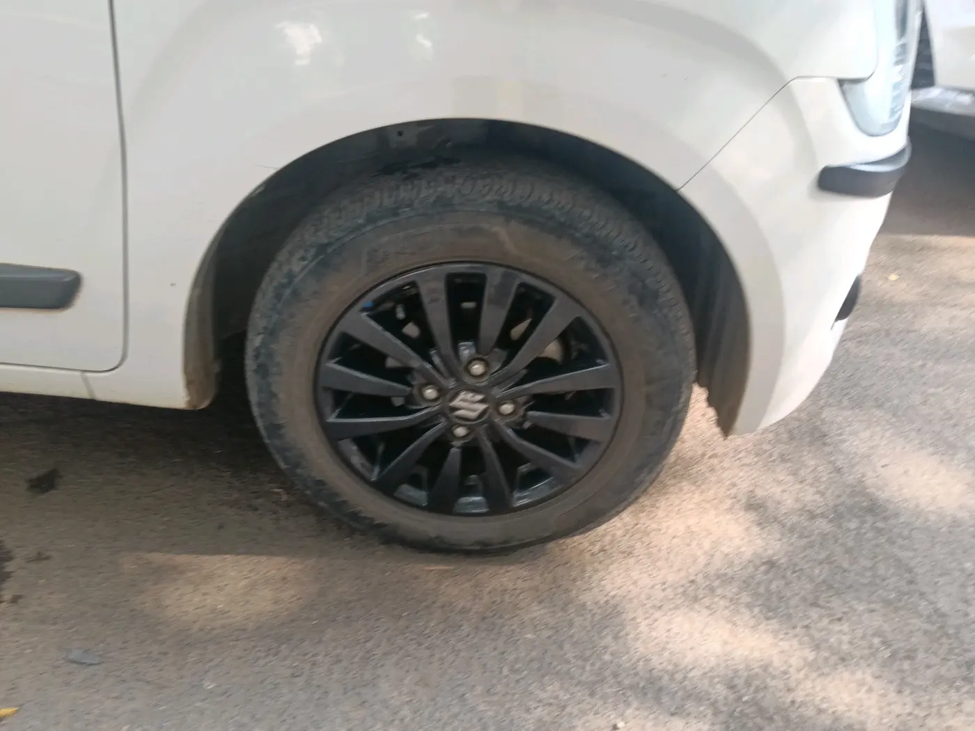 2023 Maruti New Wagon-R ZXI PLUS 1.2 AMT, Petrol, Automatic, 26,098 km, tyre