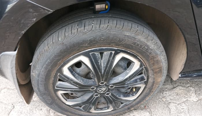 2013 Volkswagen Polo COMFORTLINE 1.2L PETROL, Petrol, Manual, 1,05,247 km, tyre