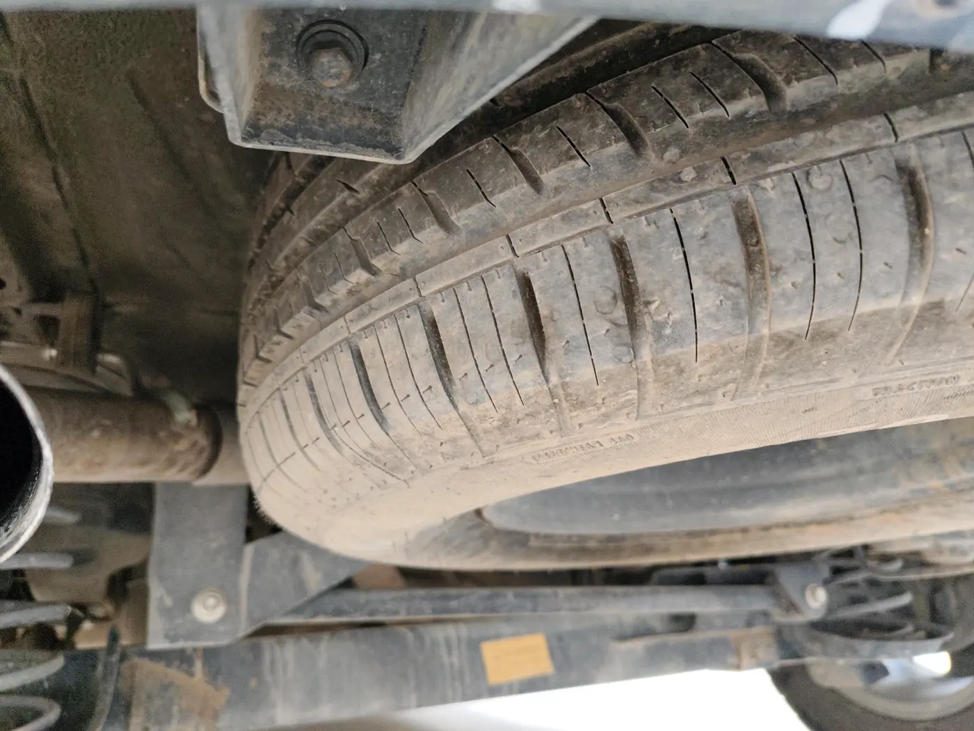 2022 Tata Harrier XTA PLUS 2.0L KRYOTEC DARK EDITION, Diesel, Automatic, 1,06,005 km, tyre