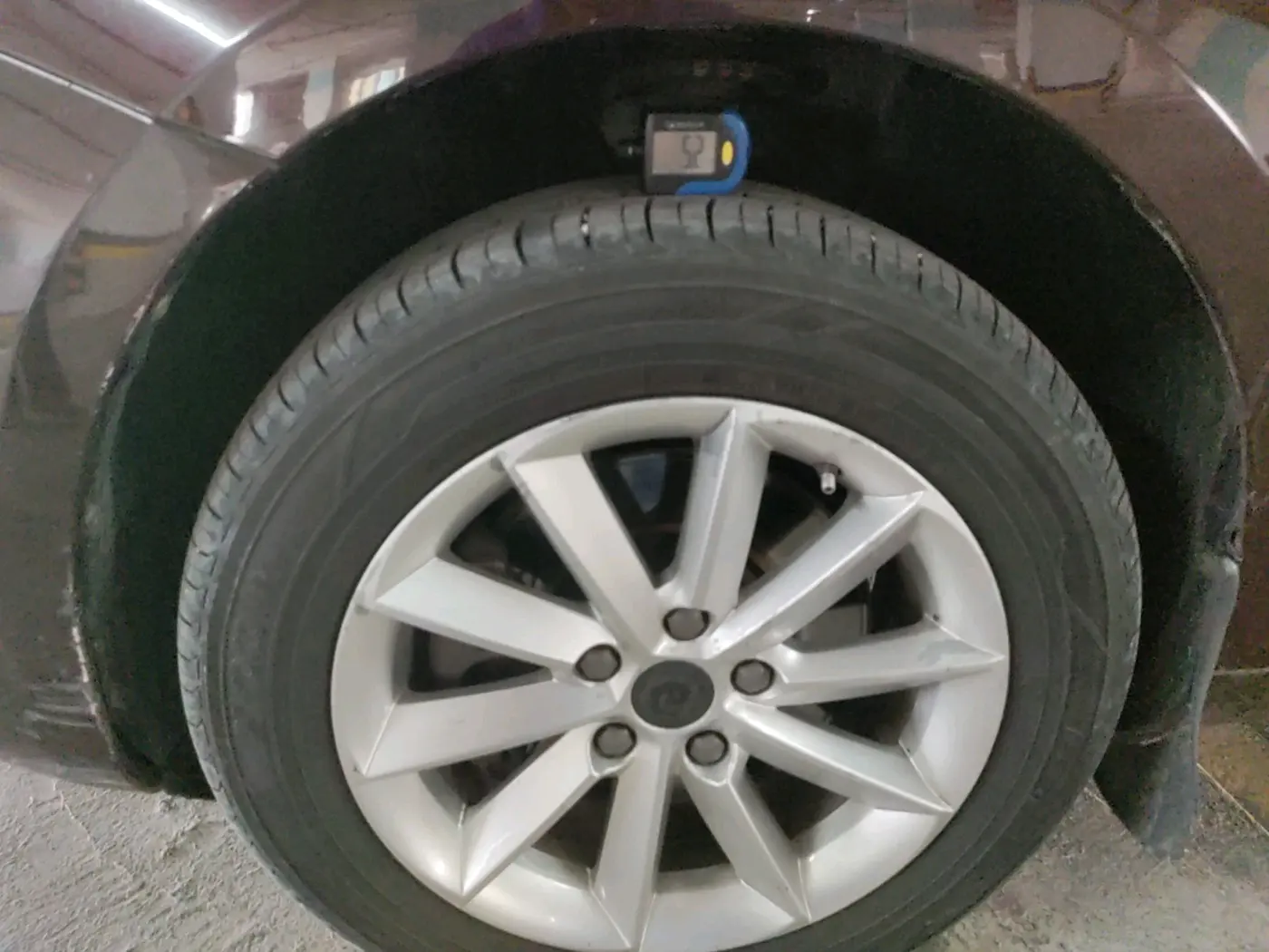 2015 Skoda Superb ELEGANCE 1.8 TSI AT, Petrol, Automatic, 97,001 km, tyre
