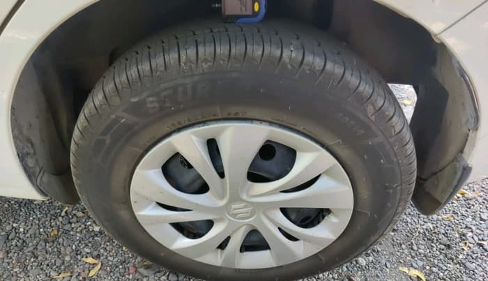 2021 Maruti Swift VXI, Petrol, Manual, 65,398 km, tyre