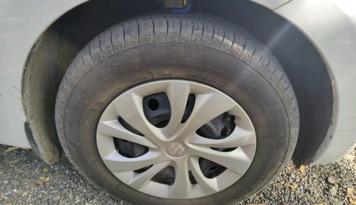 2021 Maruti Swift VXI, Petrol, Manual, 65,398 km, tyre