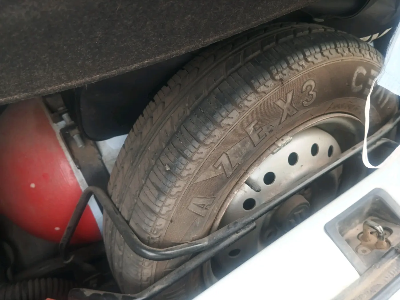 2019 Maruti New Wagon-R LXI CNG 1.0, CNG, Manual, 1,27,629 km, tyre