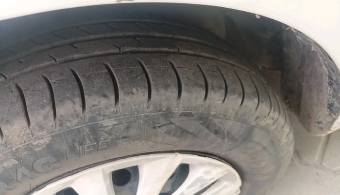 2017 Maruti Swift Dzire VDI, Diesel, Manual, 1,12,491 km, tyre