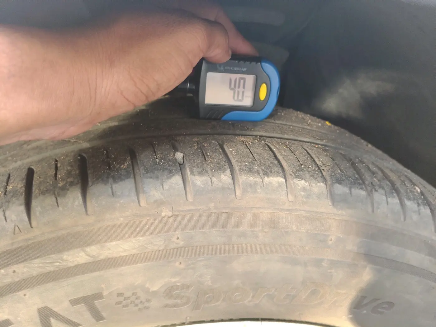 2021 Mahindra XUV500 W11 AT, Diesel, Automatic, 1,27,676 km, tyre