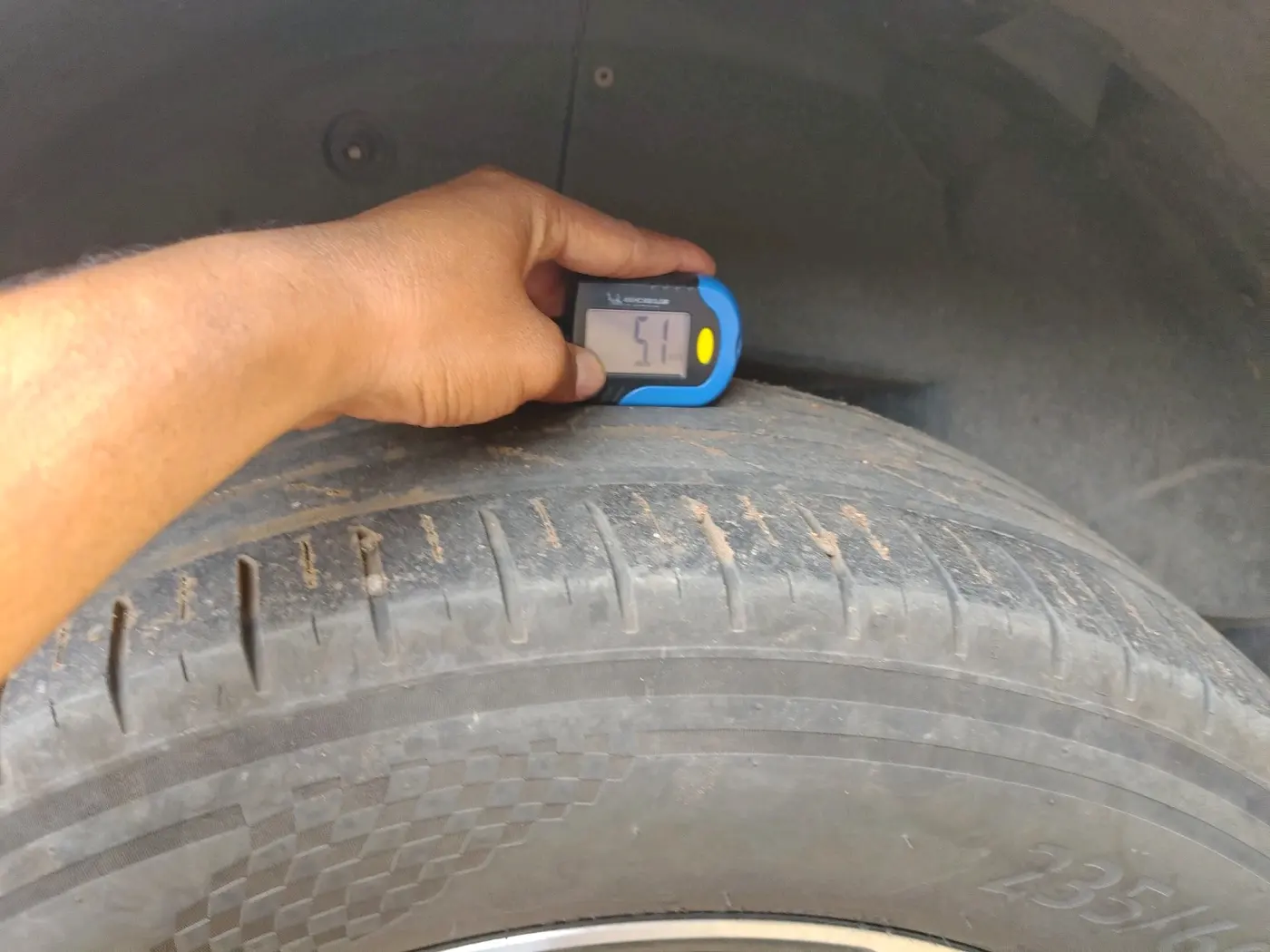 2021 Mahindra XUV500 W11 AT, Diesel, Automatic, 1,27,676 km, tyre