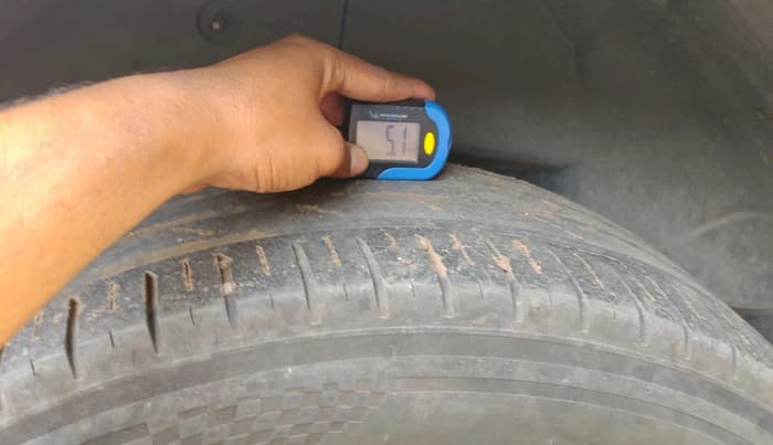 2021 Mahindra XUV500 W11 AT, Diesel, Automatic, 1,27,676 km, tyre