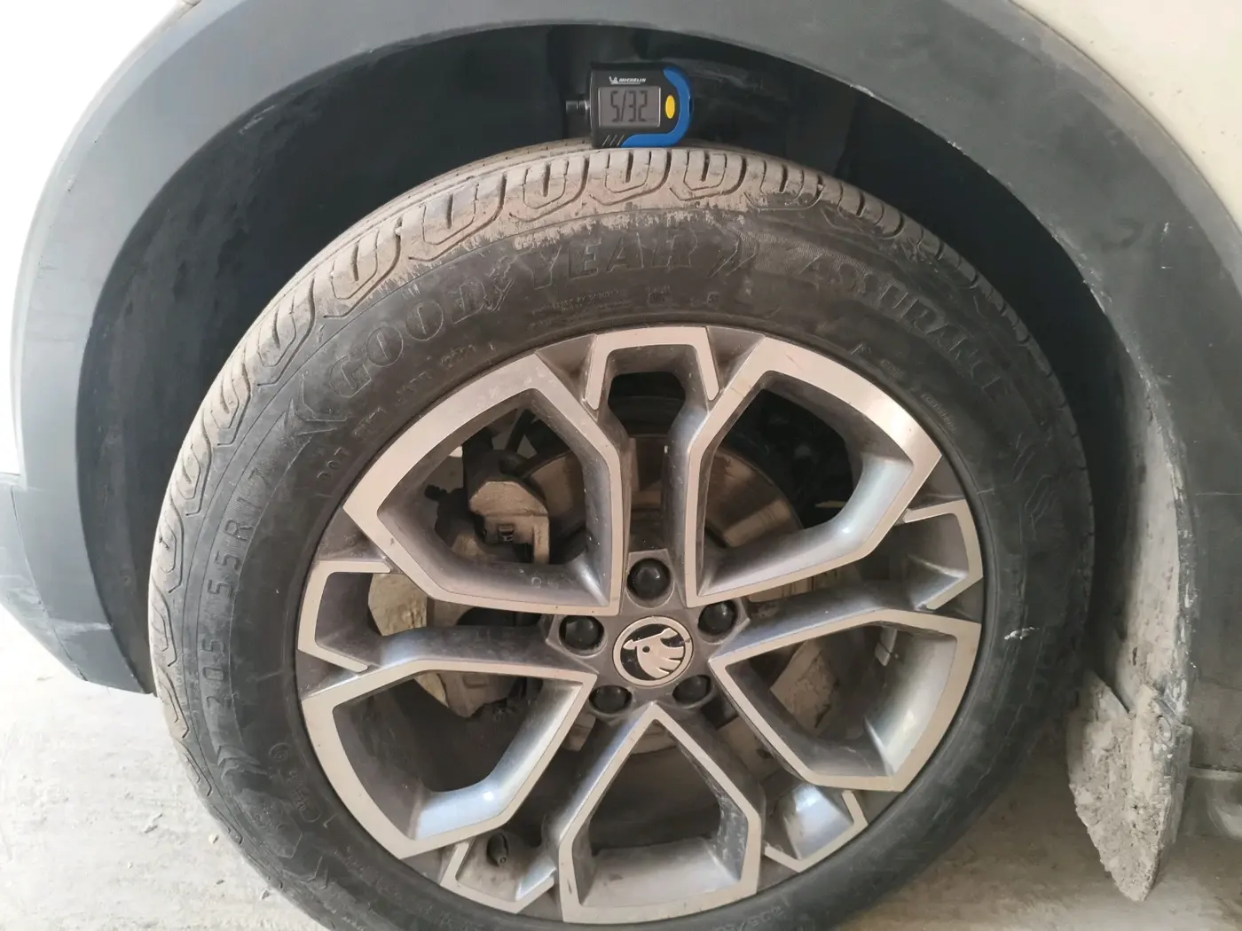 2022 Skoda KUSHAQ STYLE 1.0L TSI MT, Petrol, Manual, 17,992 km, tyre